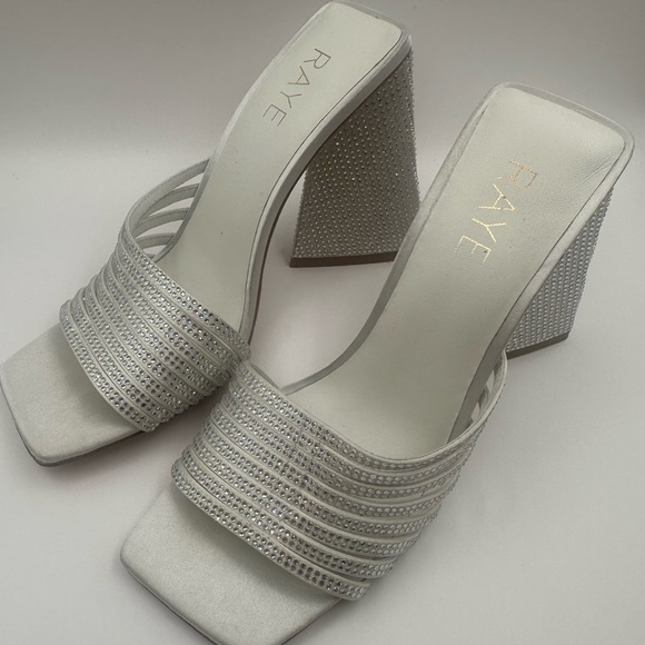 RAYE Silver White Mule Slides Square Toe Heel Wide Tapered Strap Size 7 Zappa - Picture 4 of 10